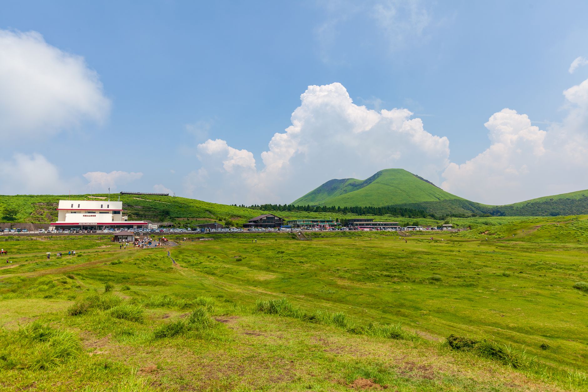 阿蘇の絶景と一体になれる蘇山郷の露天風呂