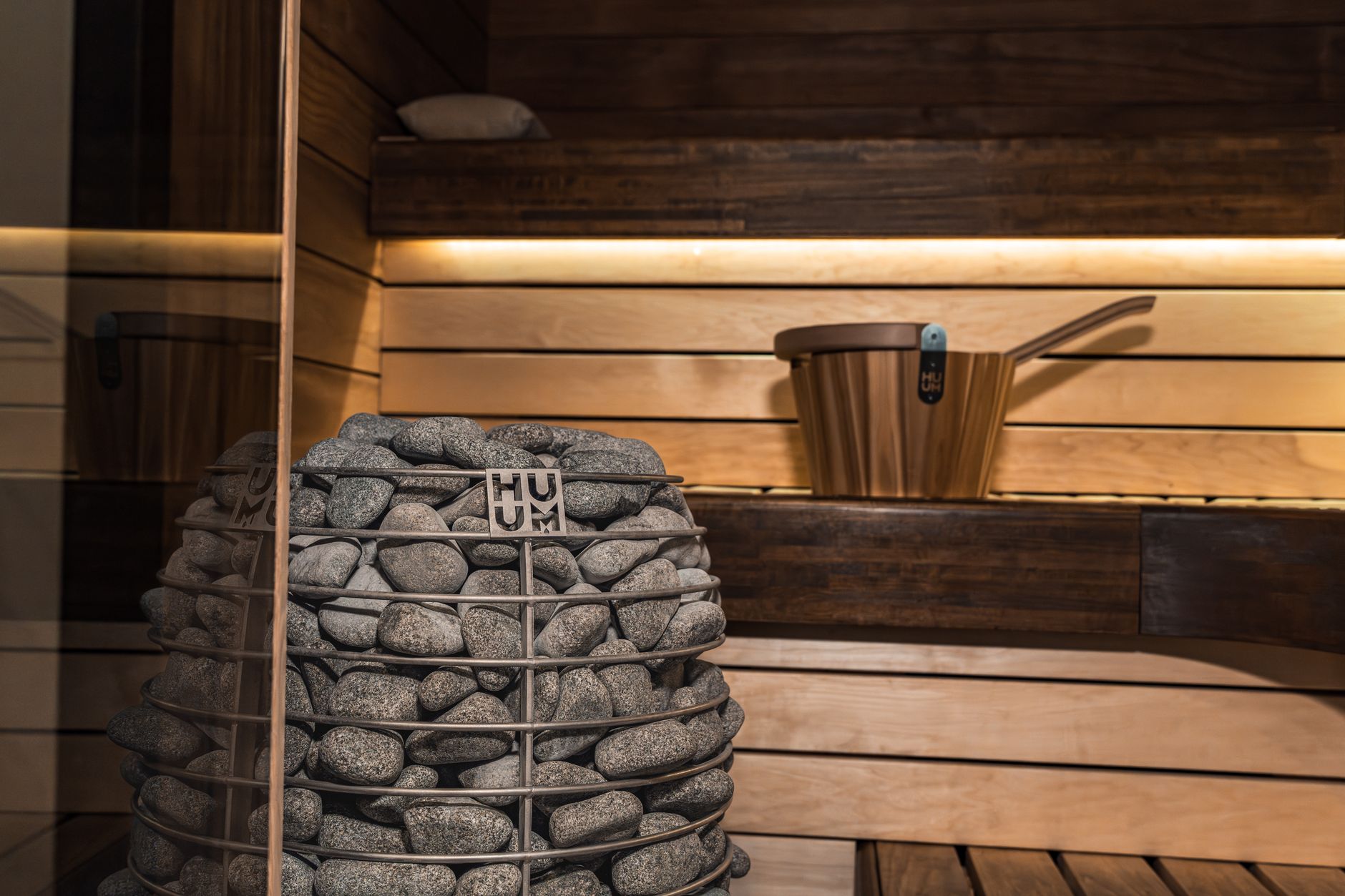 作並の森に佇むアウトドアサウナ小屋のイメージ