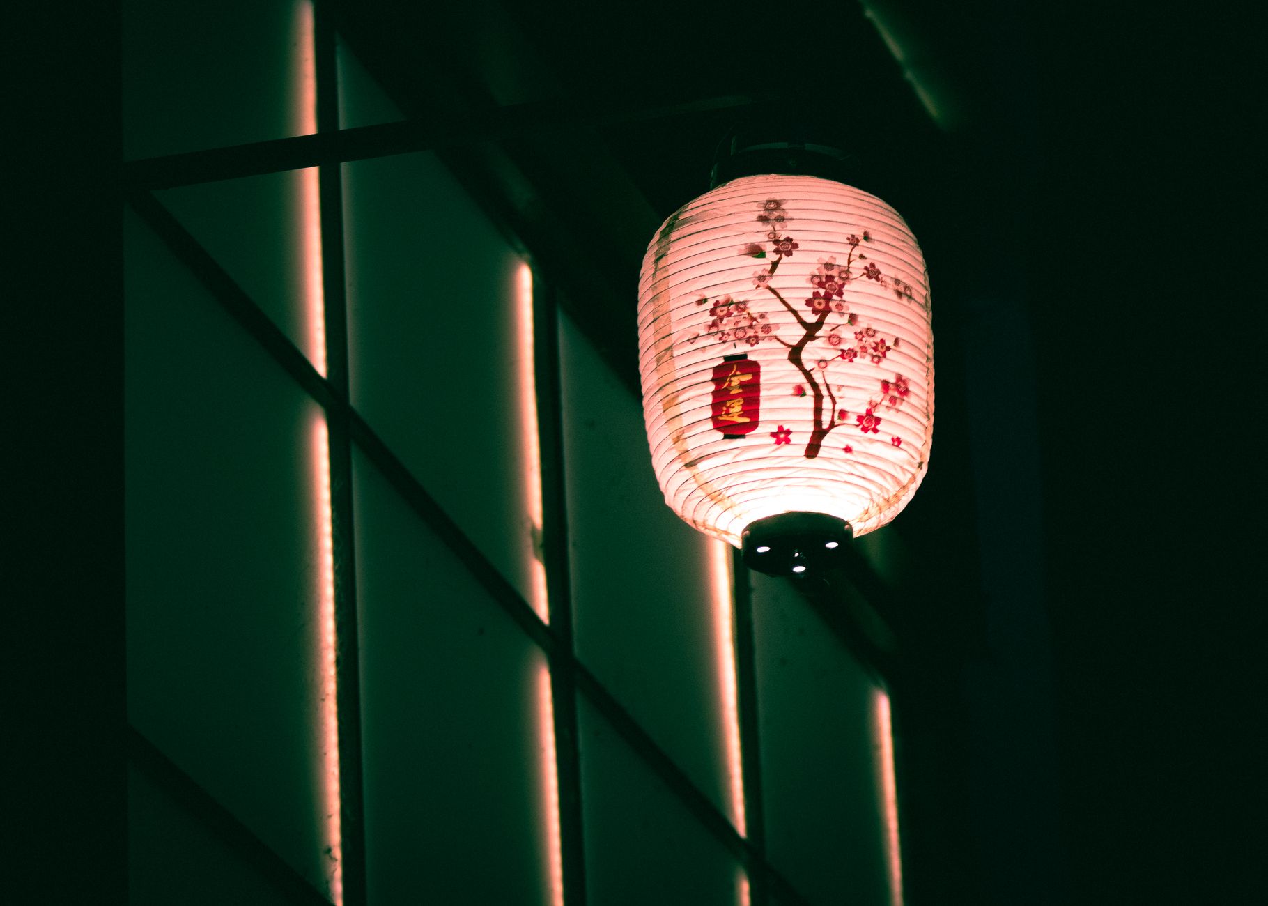 こんぴらさん参道の老舗旅館。夜の露天風呂は幻想的な雰囲気